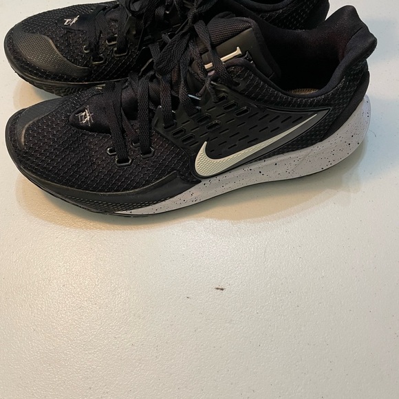 Nike Men's Kyrie 2 Low Black Athletic Shoes SB- - Picture 2 of 7